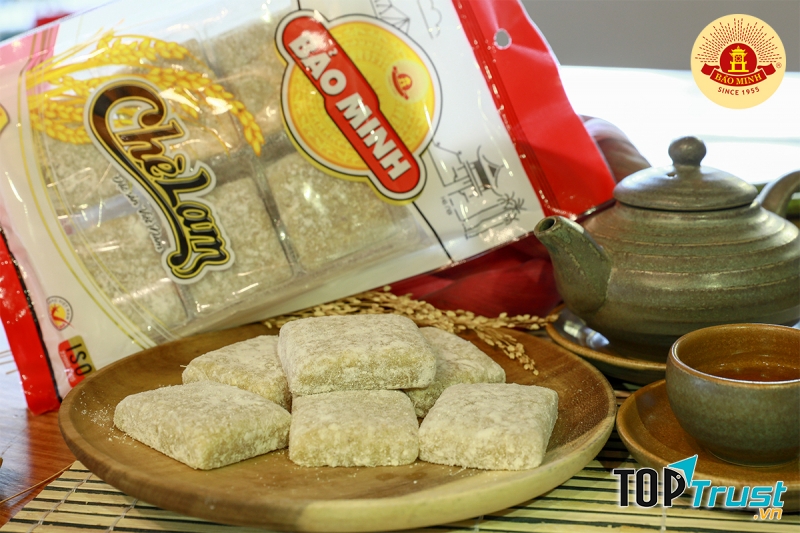 Chè lam Bảo Minh có vị dẻo dai của bột nếp cái hoa vàng, một chút cay cay của gừng, vị ngọt ngào của đường, mang đến cho thực khách một cảm nhận thật thơn ngon