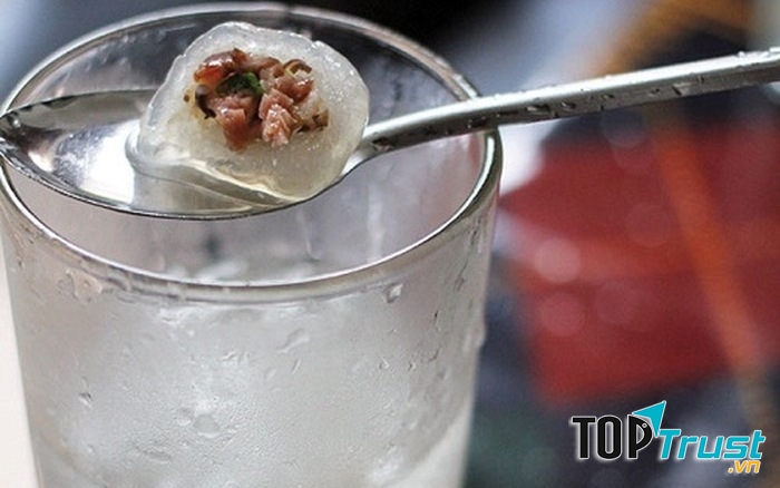 Cốc chè mang hương vị mặn ngọt làm say đắm bao con người xứ Huế