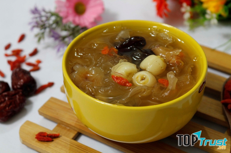 Chè nấm tuyết hạt sen