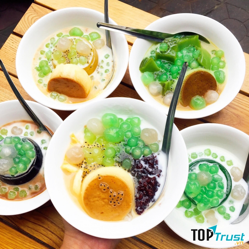 Đến với chè Ngọc Thạch quán cũng là lúc bạn được đắm mình trong hương vị chè thạch, ngon quên sầu.