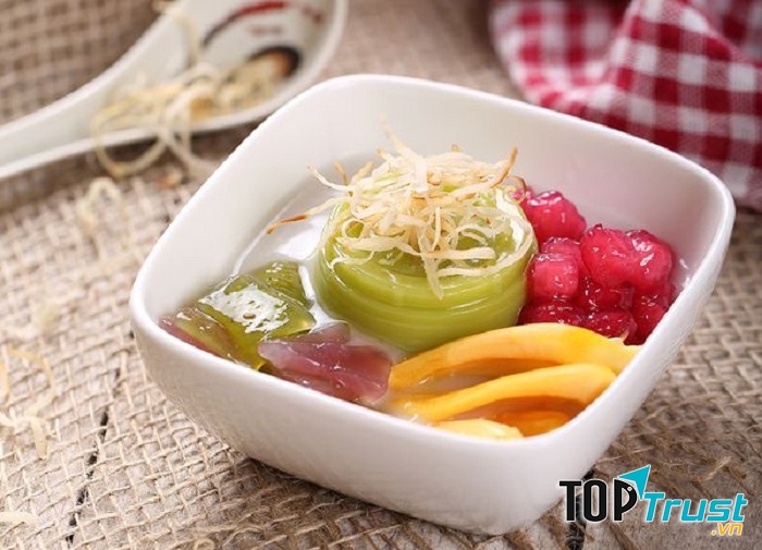 Chè Sài Gòn có hương vị đặc trưng của nước cốt dừa và đá bào.