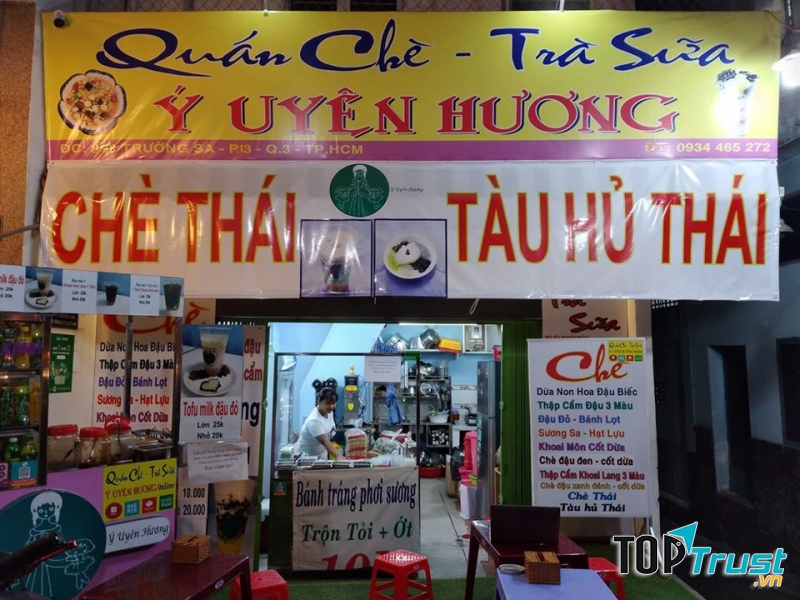 Quán chè Ý Uyên Hương