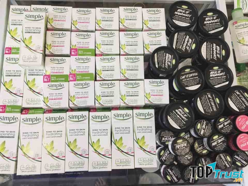 Một góc các mặt hàng tại Cheappie Wings.