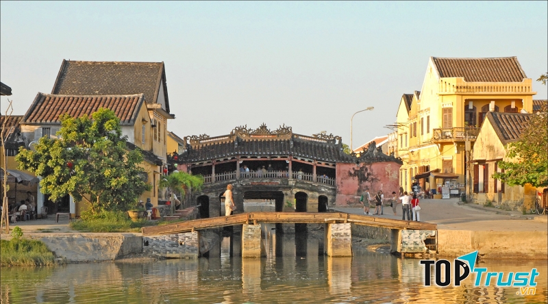 Toàn cảnh chùa cầu