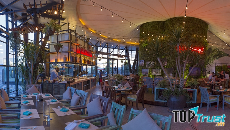 Chef’s Club Skylight được nhiều thực khách bình chọn là nhà hàng buffet Nha Trang ấn tượng nhất.