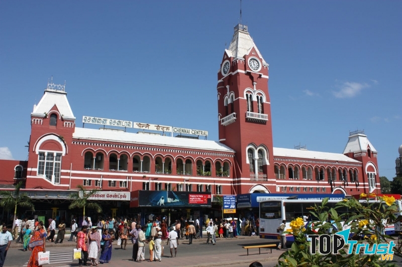 Thành phố này là trung tâm công nghiệp và thương mại lớn thứ 3 ở Ấn Độ