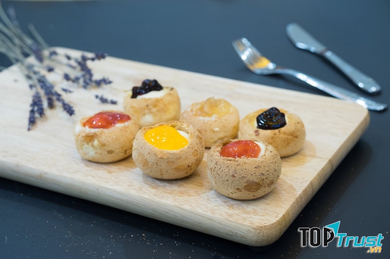 Bánh su kem tại Chewy Chewy