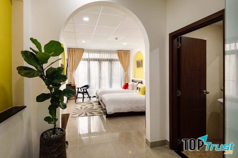 Khách sạn Chez Mimosa như một lâu đài trắng giữa lòng Sài Gòn