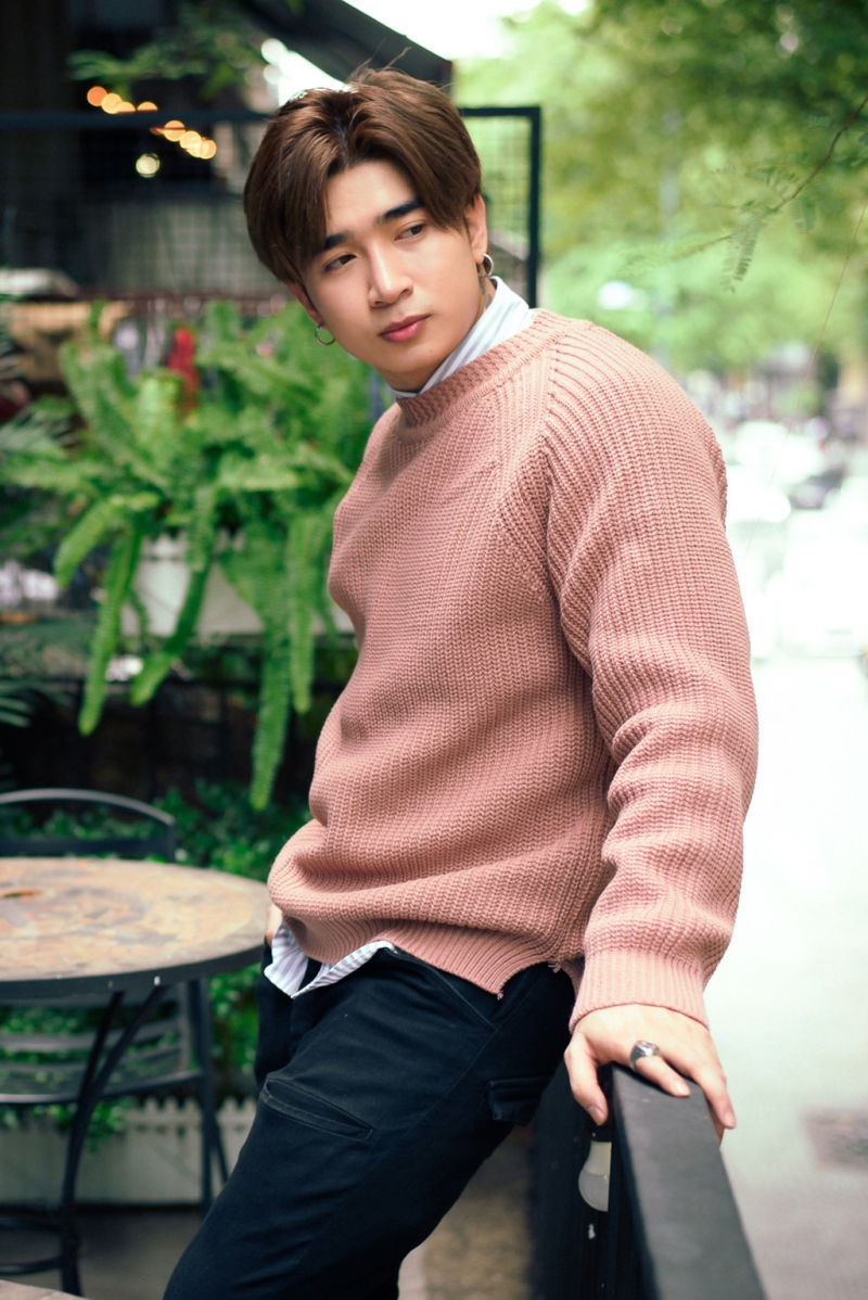 Giọng hát ngọt ngào, khuôn mặt khôi ngô của Chi Dân luôn khiến các fan bấn loạn