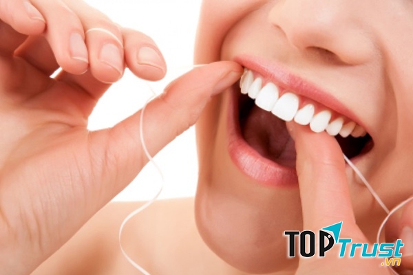 Chỉ Nha Khoa Oral-B với chiều dài 40m với tinh chất bạc hà, tạo cảm giác mát dịu, hiệu quả mà không làm tổn thương răng miệng.