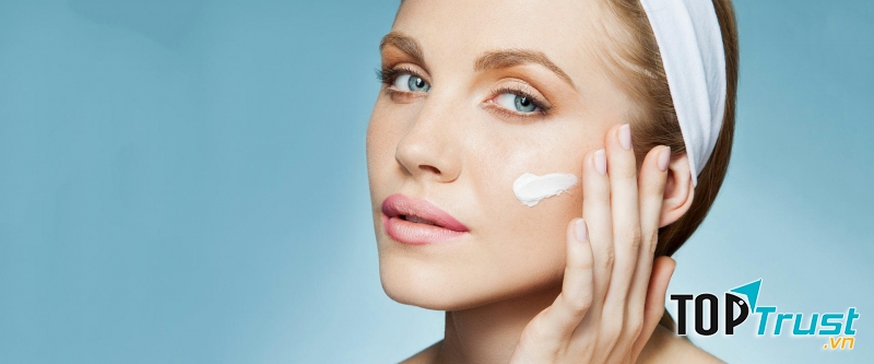 Đừng nghĩ rằng chỉ có da khô và bong tróc mới cần được dưỡng ẩm