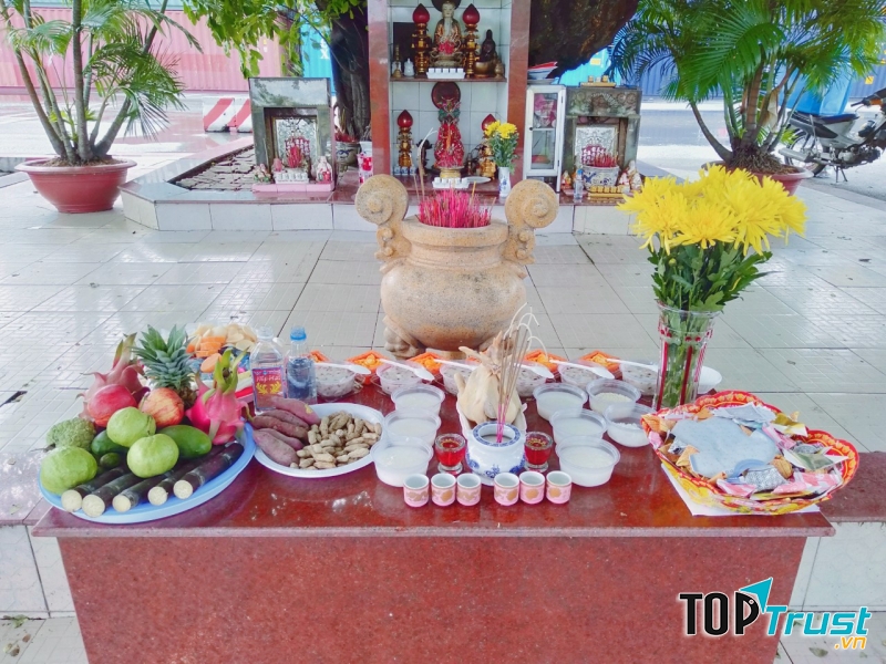 KHÔNG sát sinh để tế lễ Quỷ Thần, KHÔNG cầu cúng ma quái. Người chết sẽ không có chút lợi ích nào mà nghiệp tội còn nặng thêm
