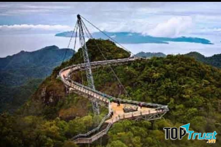 Cầu Langkawi Sky cũng được bình chọn là một trong những chiếc cầu treo kỳ dị nhất thế giới,