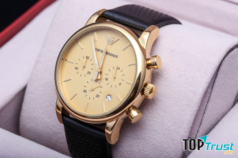 Đồng hồ đeo tay là một món đồ vô cùng tiện dụng đối với bạn trai