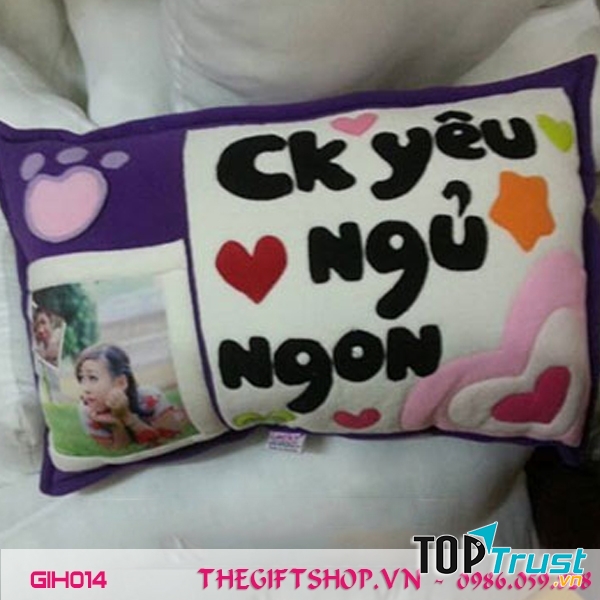 Chiếc gối mang đến ấm áp cho người bạn yêu vào ngày lễ Giáng Sinh