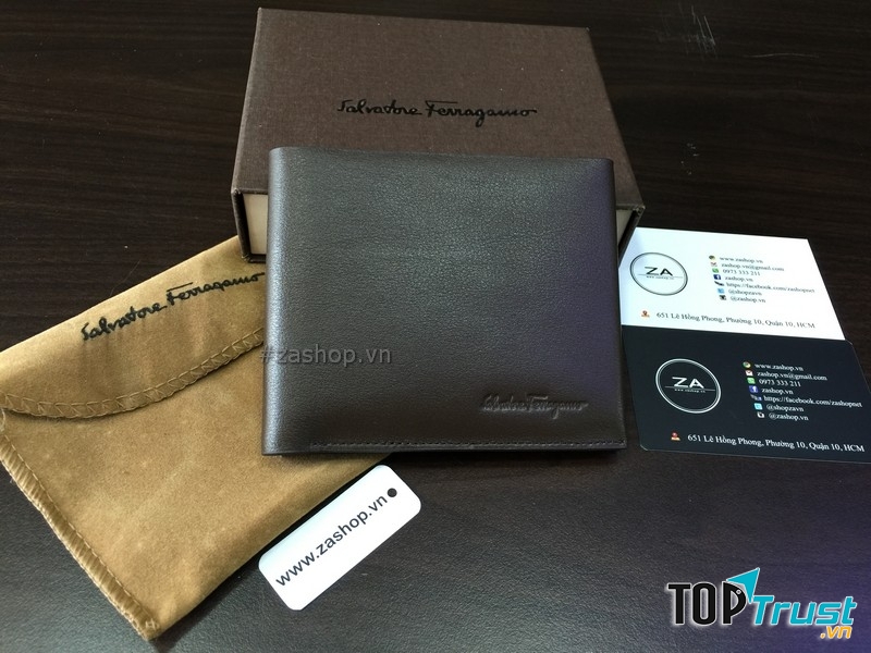 Thật tuyệt nếu bạn tặng cho chàng chiếc ví có hình của hai người