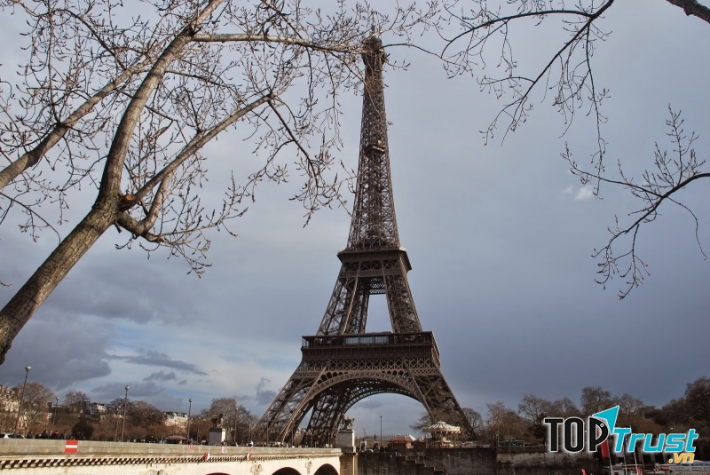Tháp Eiffel vào mùa đông