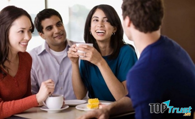Giới thiệu với bạn bè, người thân hai bên