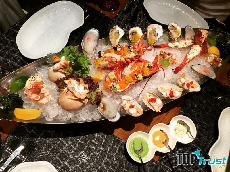 Chill Skybar – Dining