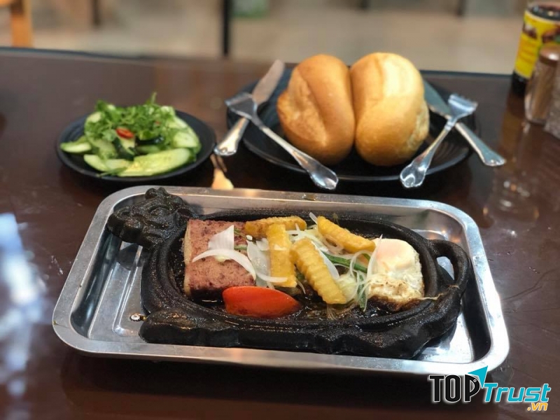 Bánh mì chảo bít tết