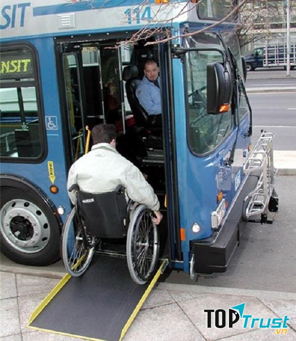 Ở Mỹ, người khuyết tật cũng có thể đi xe bus một cách dễ dàng