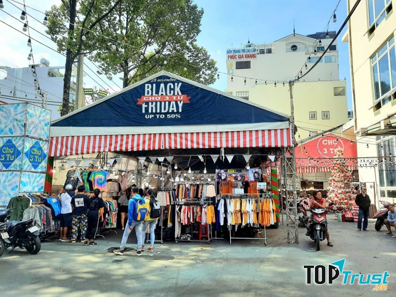 Mua sắm cuối tuần tại chợ 3 tư