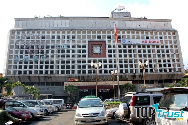 Mặt tiền của khu chợ An Đông