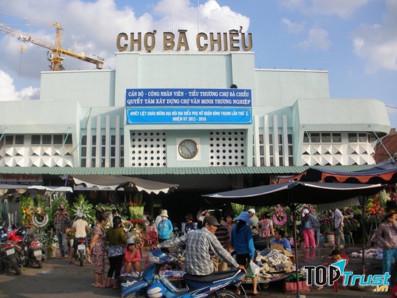 Mặt tiền chợ Bà Chiểu