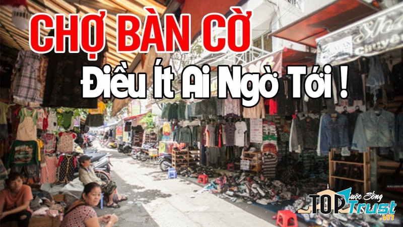 Thường thì chợ Hoàng Hoa Thám đông đúc vào thứ bảy và chủ nhật khi có kiện hàng mới được mở.