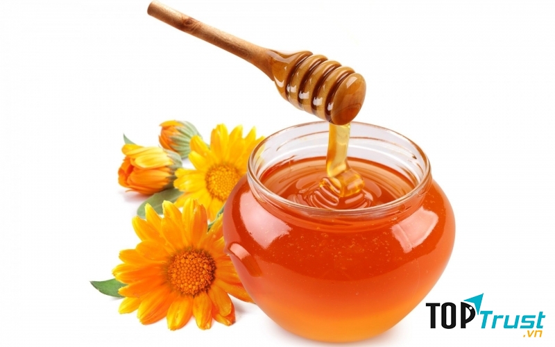 Trẻ trên 1 tuổi có thể sử dụng mật ong để trị nấc.