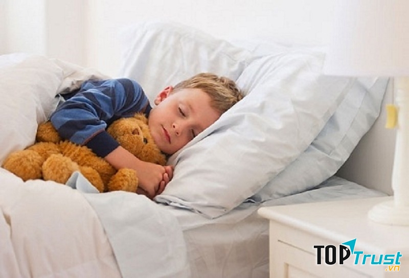Ngủ cùng gấu bông