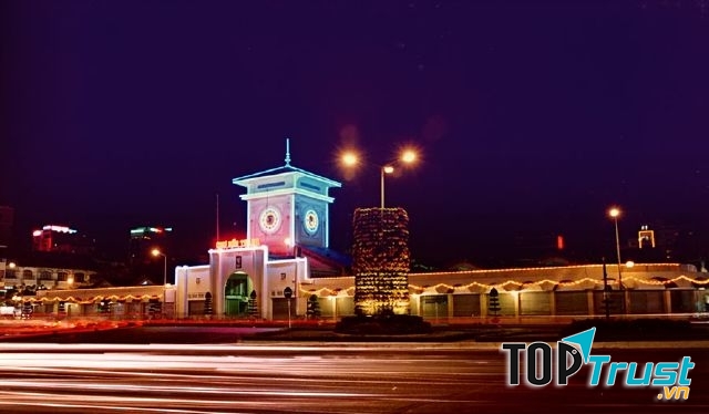 Chợ Bến Thành về đêm