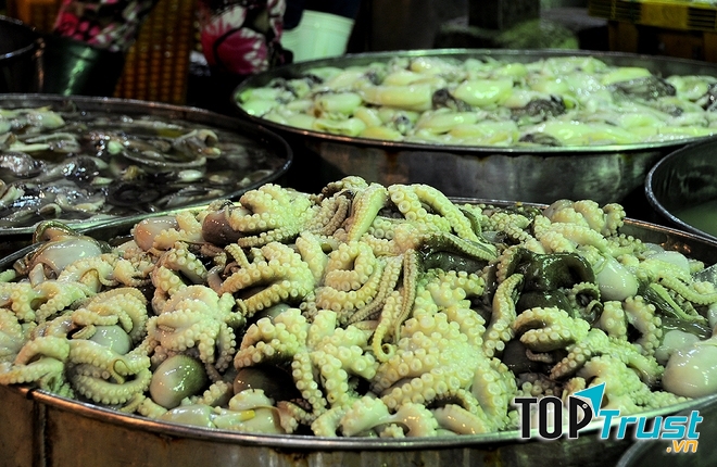 Mực ống, bạch tuột ở đây chỉ vài chục nghìn 1 kg