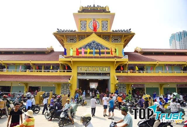 Chợ Bình Tây chuyên kinh doanh mặt hàng thời trang giá sỉ