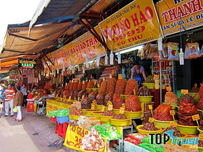 Chợ Châu Đốc với đa dạng các loại mắm
