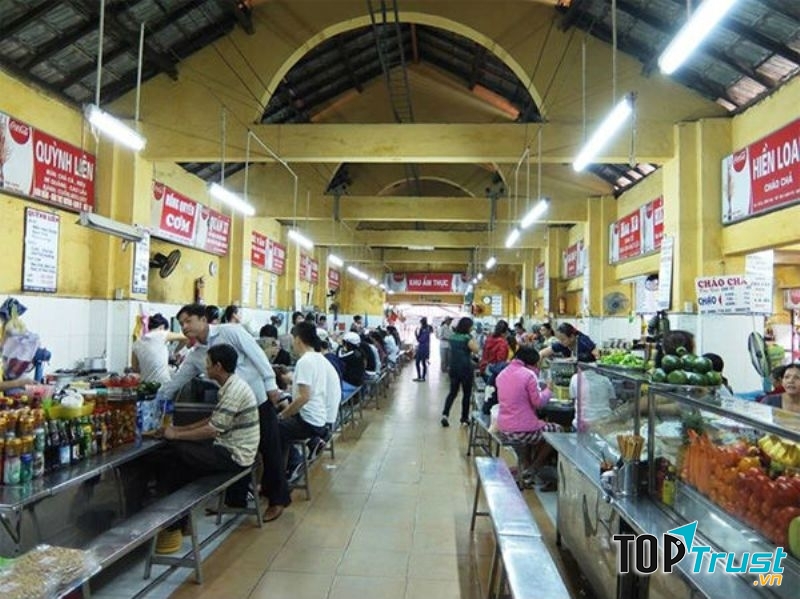 Không gian chợ Cồn vô cùng sạch sẽ