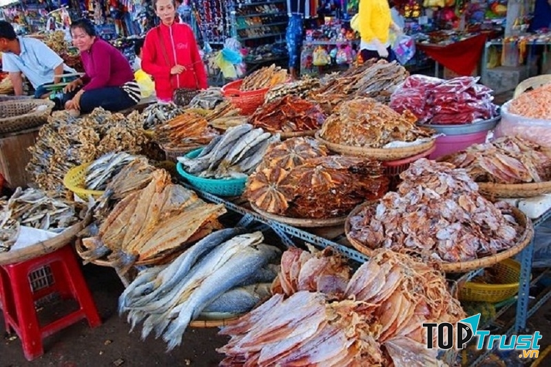 hải sản khô phong phú tại chợ Đầm Nha Trang