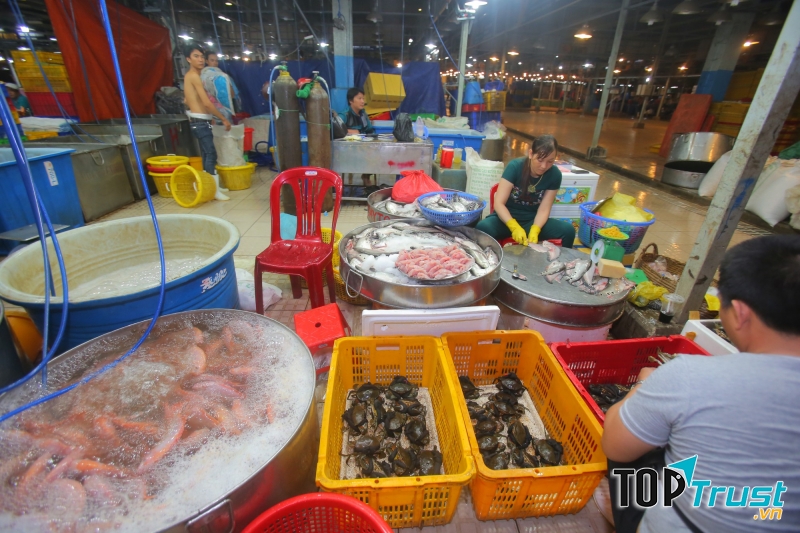 Chợ đầu mối Bình Điền