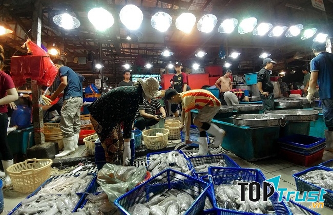 Chợ đầu mối Bình Điền