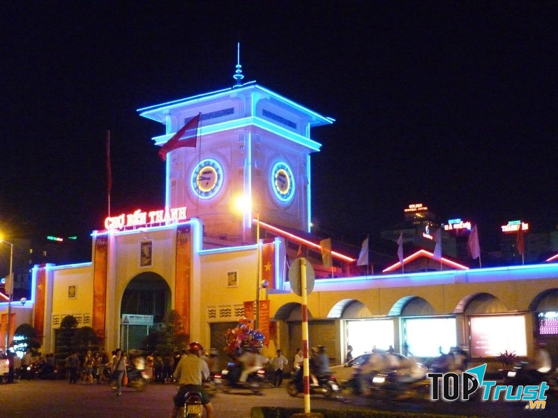 Chợ đêm Bến Thành