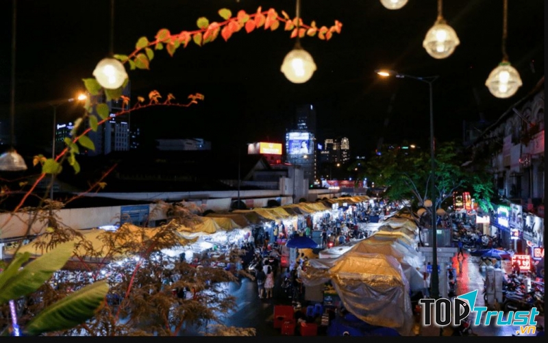 Không gian thơ mộng tại chợ đêm Bến Thành