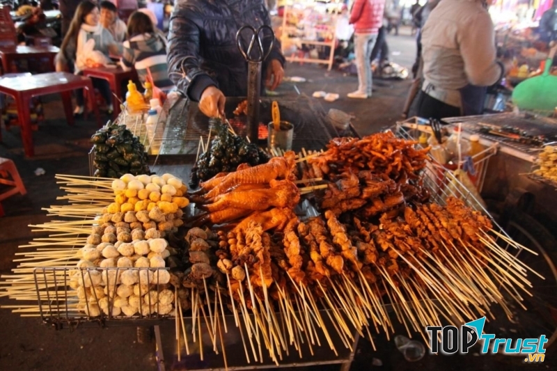 Hàng loạt món đồ nướng ngon tuyệt cú mèo tại chợ đêm Đà Lạt