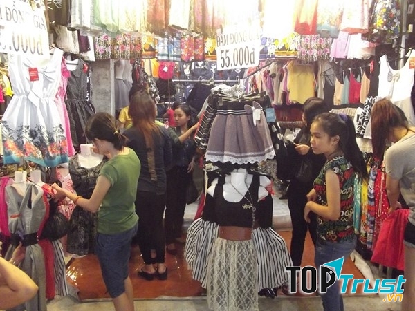 Chợ đêm Hạnh Thông Tây