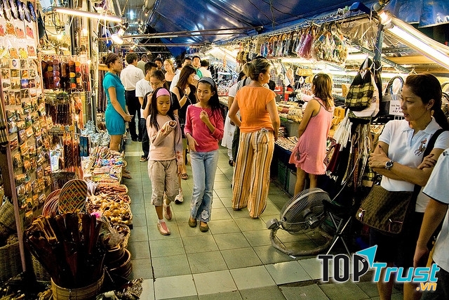 Chợ đêm Kỳ Hòa đa dạng các mặt hàng