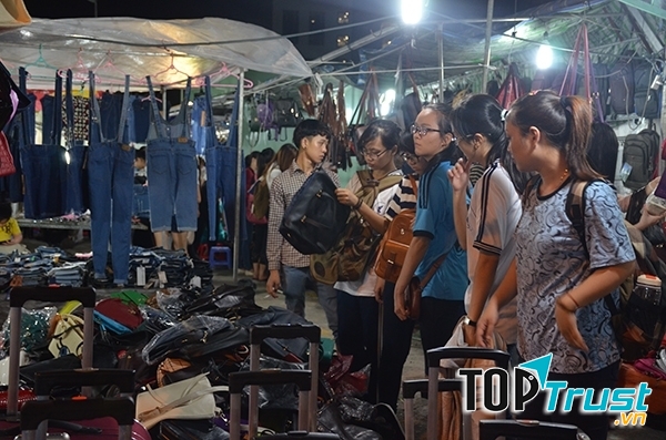 Chợ đêm làng đại học