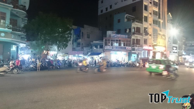 chợ đêm Lê Duẩn