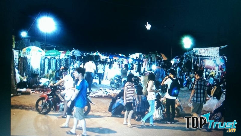 khá đông các bạn sinh viên lui tới