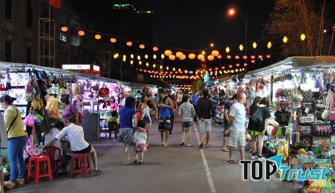 Khu chợ đêm phố cổ