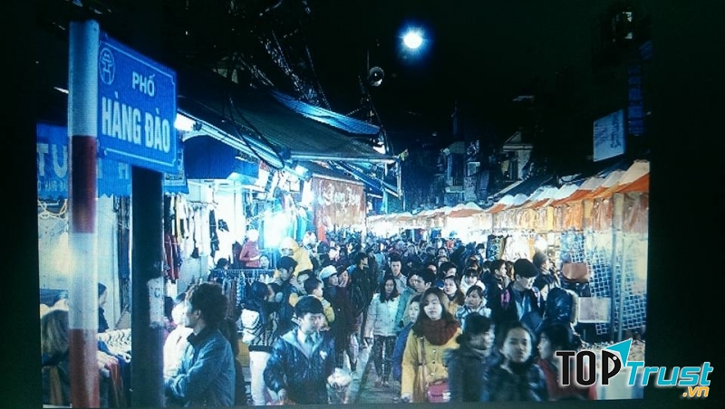 Chợ Phố Cổ với nhiều mặt hàng mẫu mã đa dạng