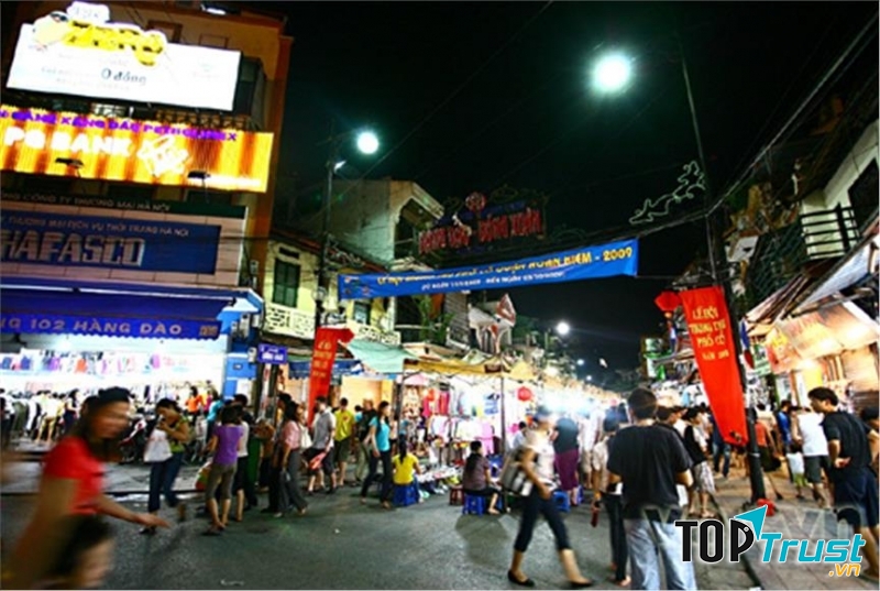 Chợ đêm phố cổ